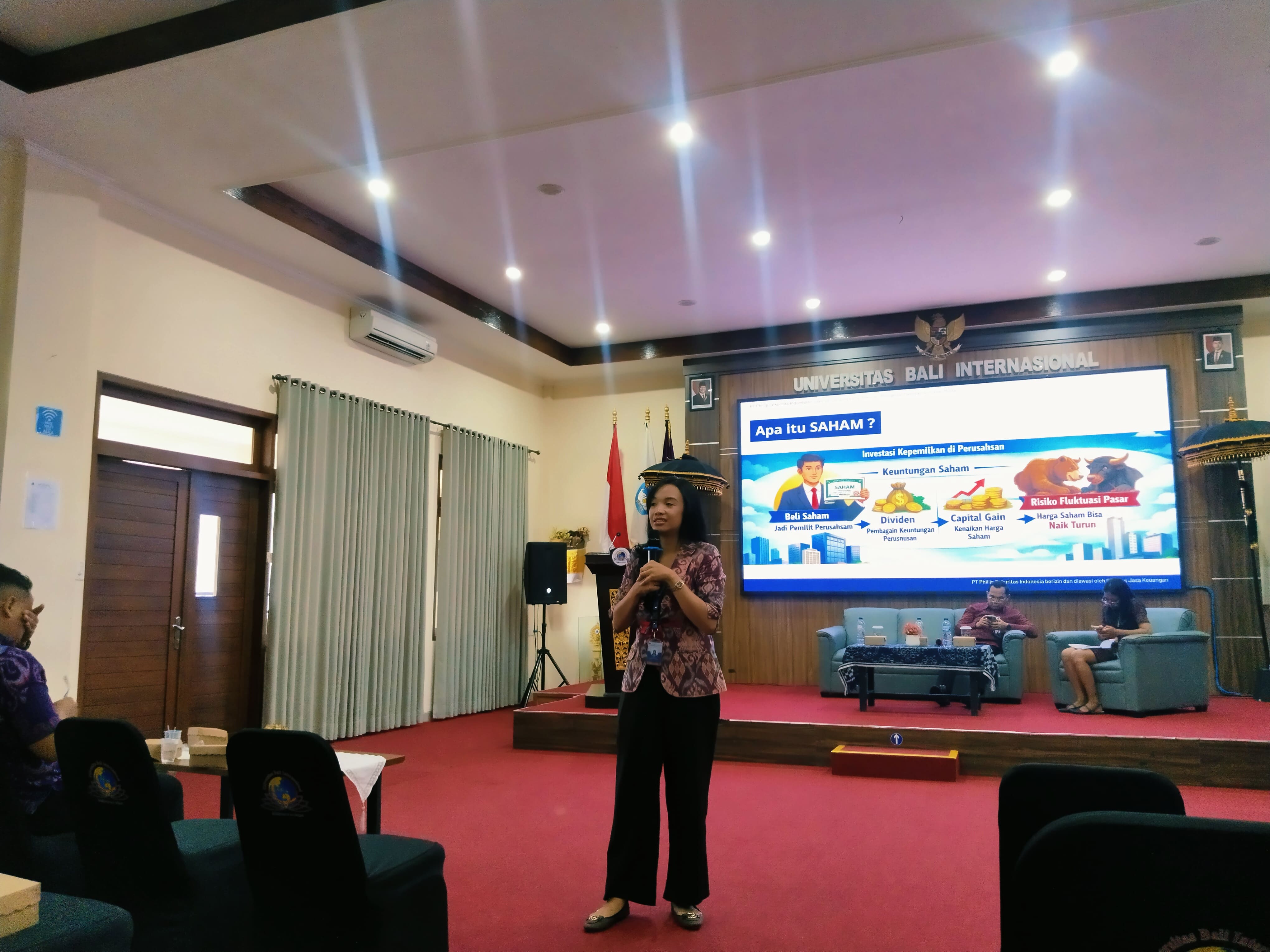 Dokumentasi 4: Penyampaian Materi Oleh Narasumber 2
